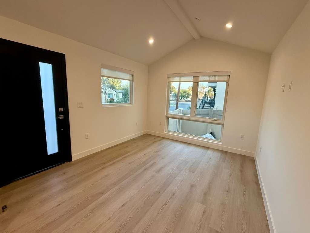 5974 Jamieson Ave - Photo 2 of 4