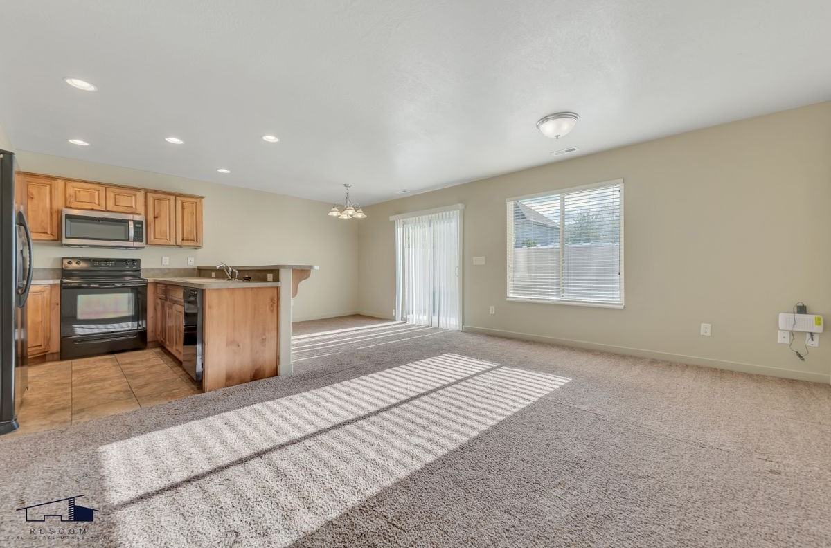 2042 Evans Cove Loop - Photo 2 of 17