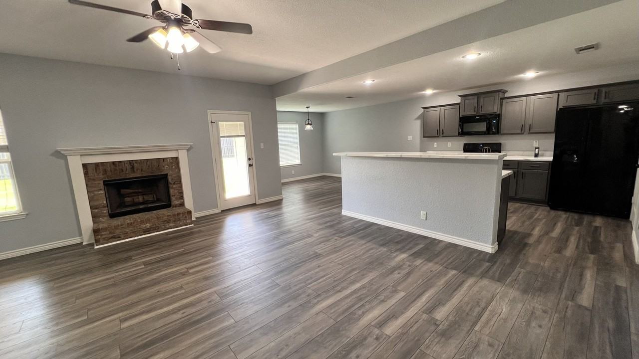 7205 American West Dr - Photo 4 of 16