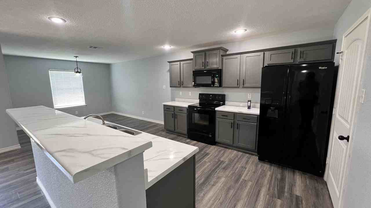 7205 American West Dr - Photo 5 of 16