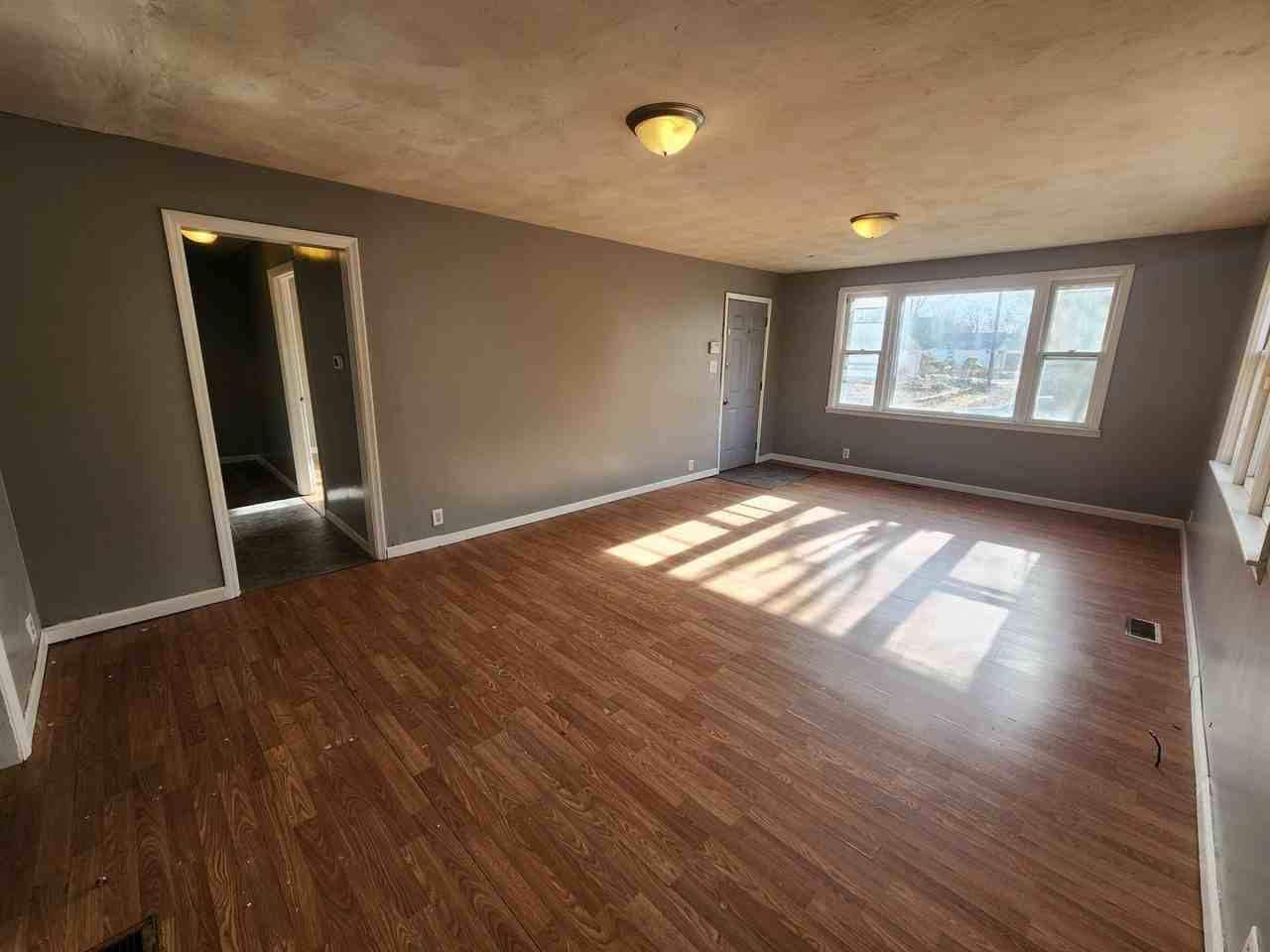 1420 Sycamore St - Photo 3 of 20