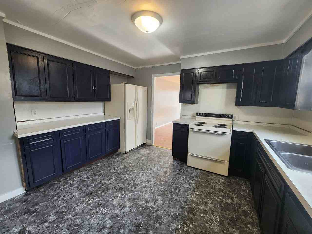 1420 Sycamore St - Photo 6 of 20