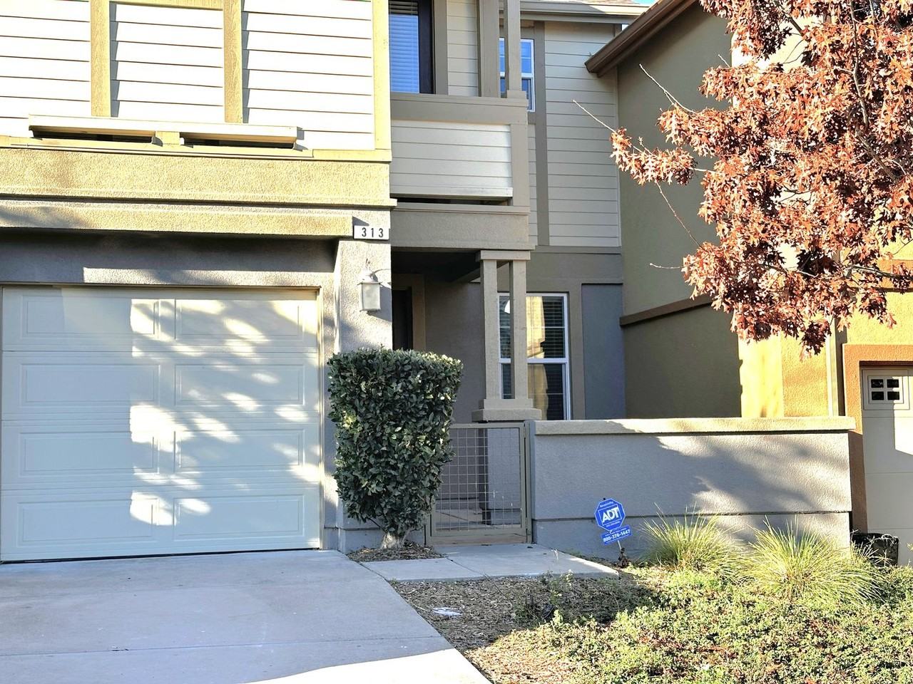 313 Jacquelyn Ln - Photo 2 of 28