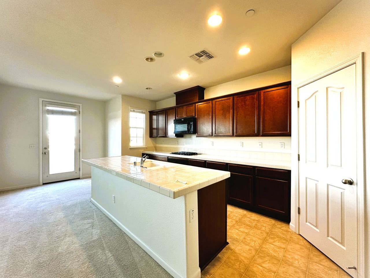 313 Jacquelyn Ln - Photo 6 of 28