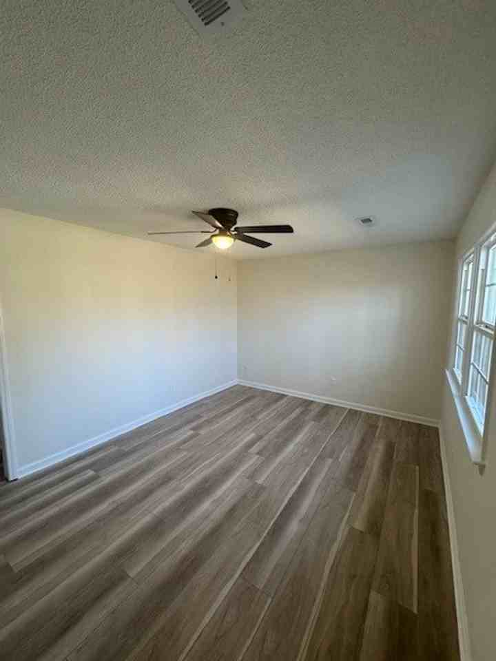 256 E Davidson Ave - Photo 2 of 16