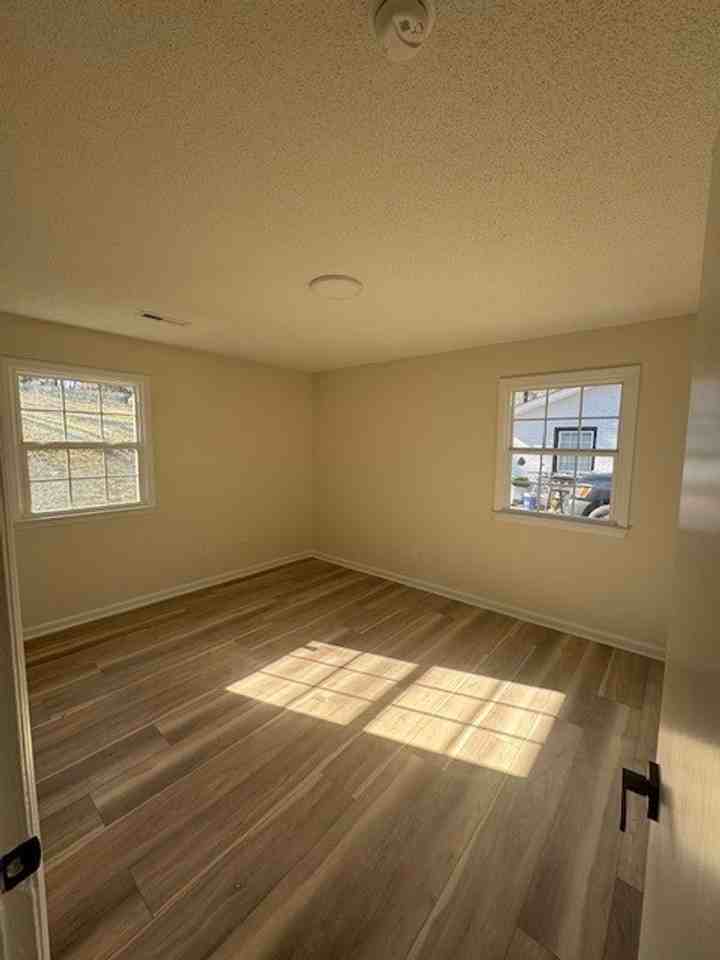 256 E Davidson Ave - Photo 3 of 16