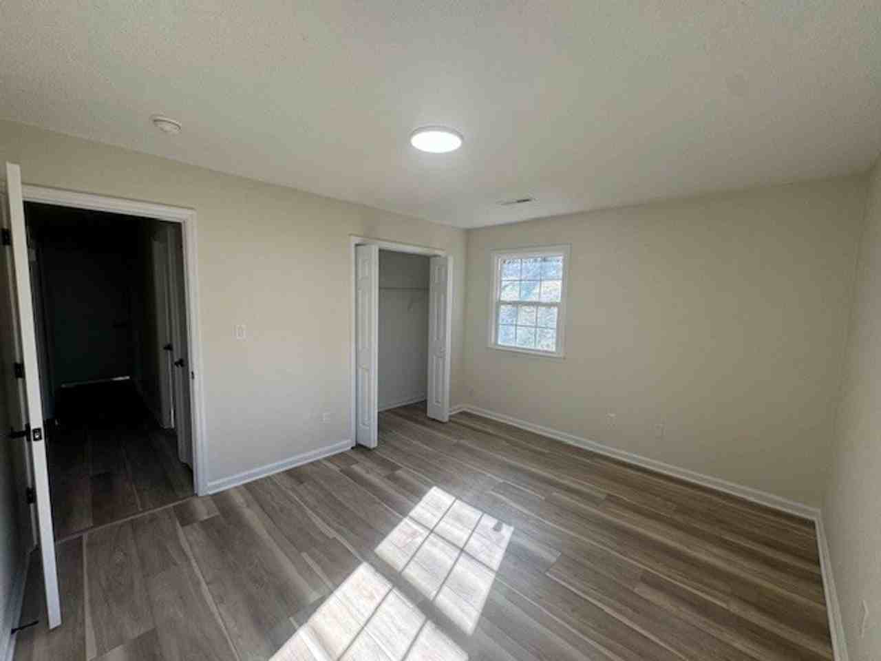 256 E Davidson Ave - Photo 4 of 16