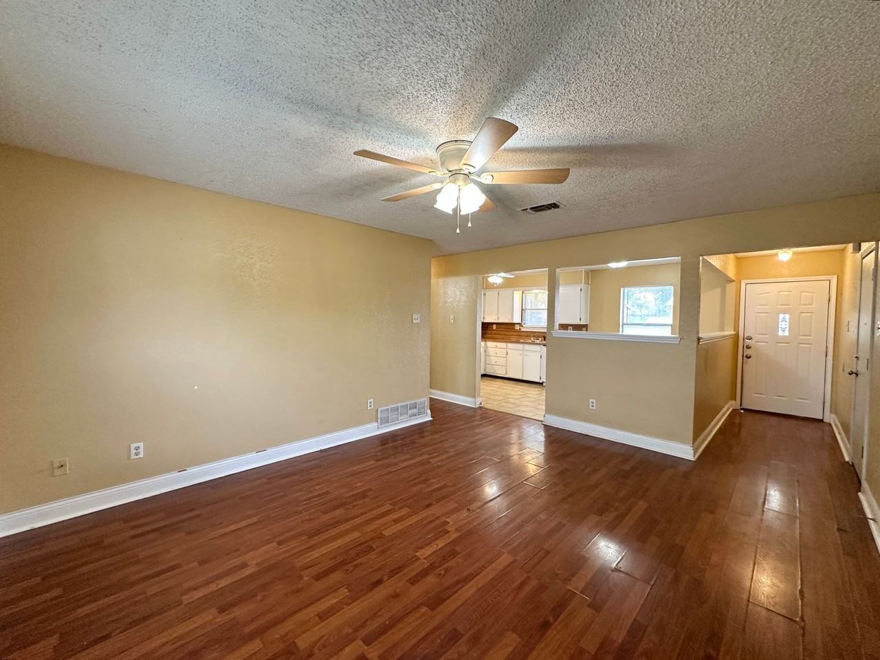 2101 Spicewood Dr - Photo 5 of 23