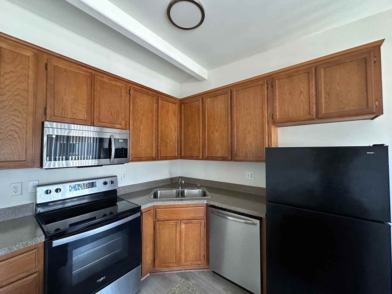 Pacific Oaks LLC - Photo 5 of 6