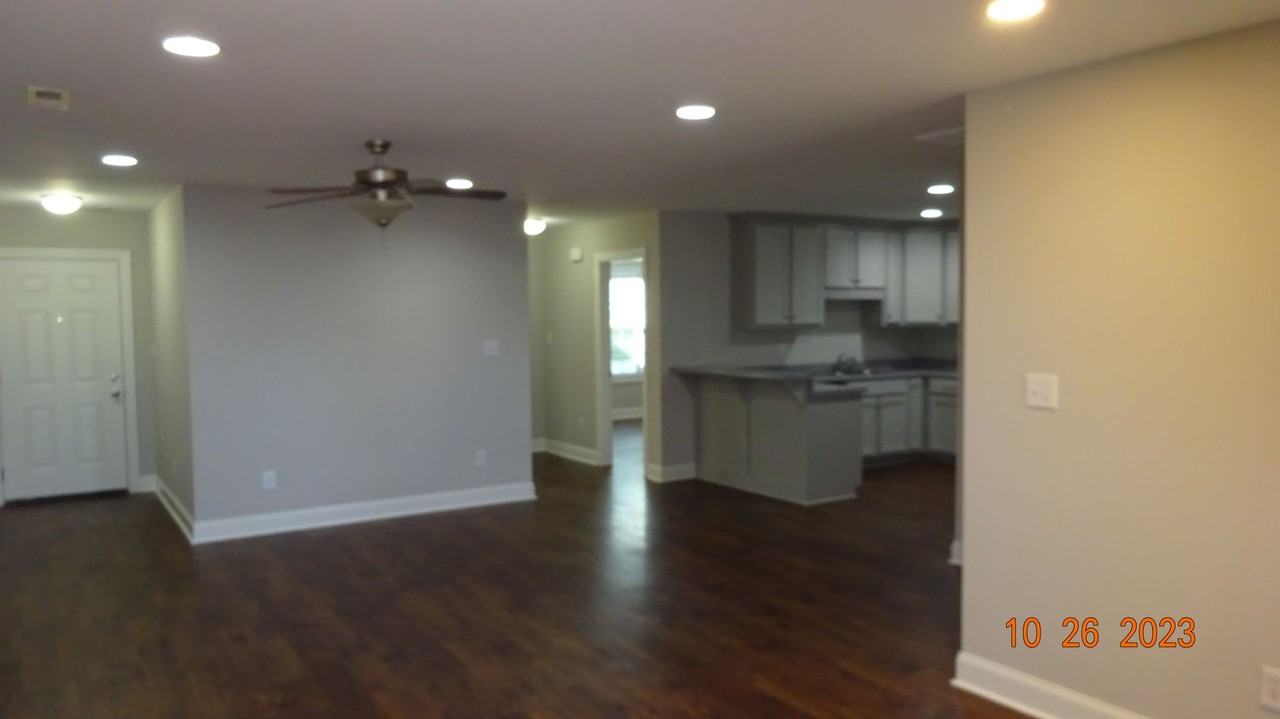 1052 Frazier St - Photo 3 of 11