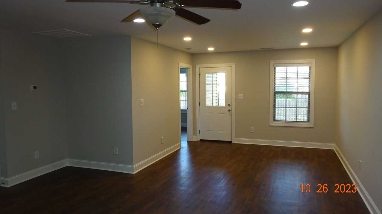 1052 Frazier St - Photo 4 of 11