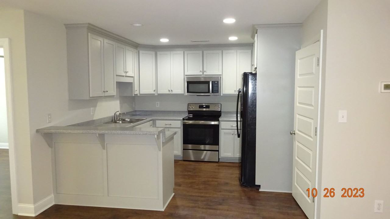 1052 Frazier St - Photo 5 of 11