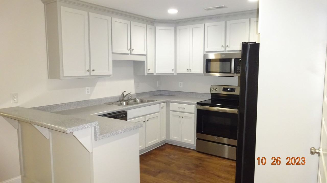 1052 Frazier St - Photo 6 of 11