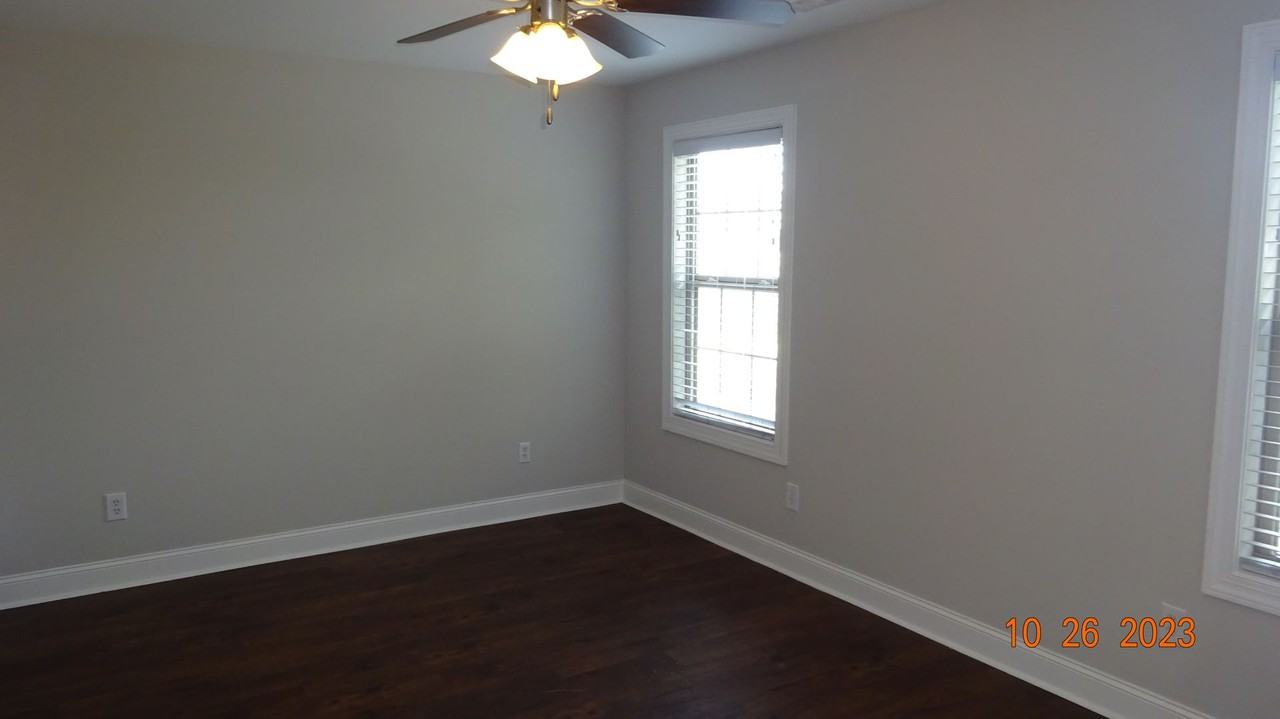 1052 Frazier St - Photo 7 of 11