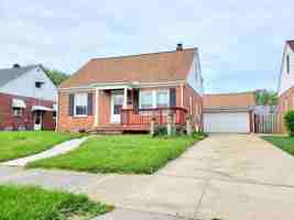 featured image of 230 E 327th St