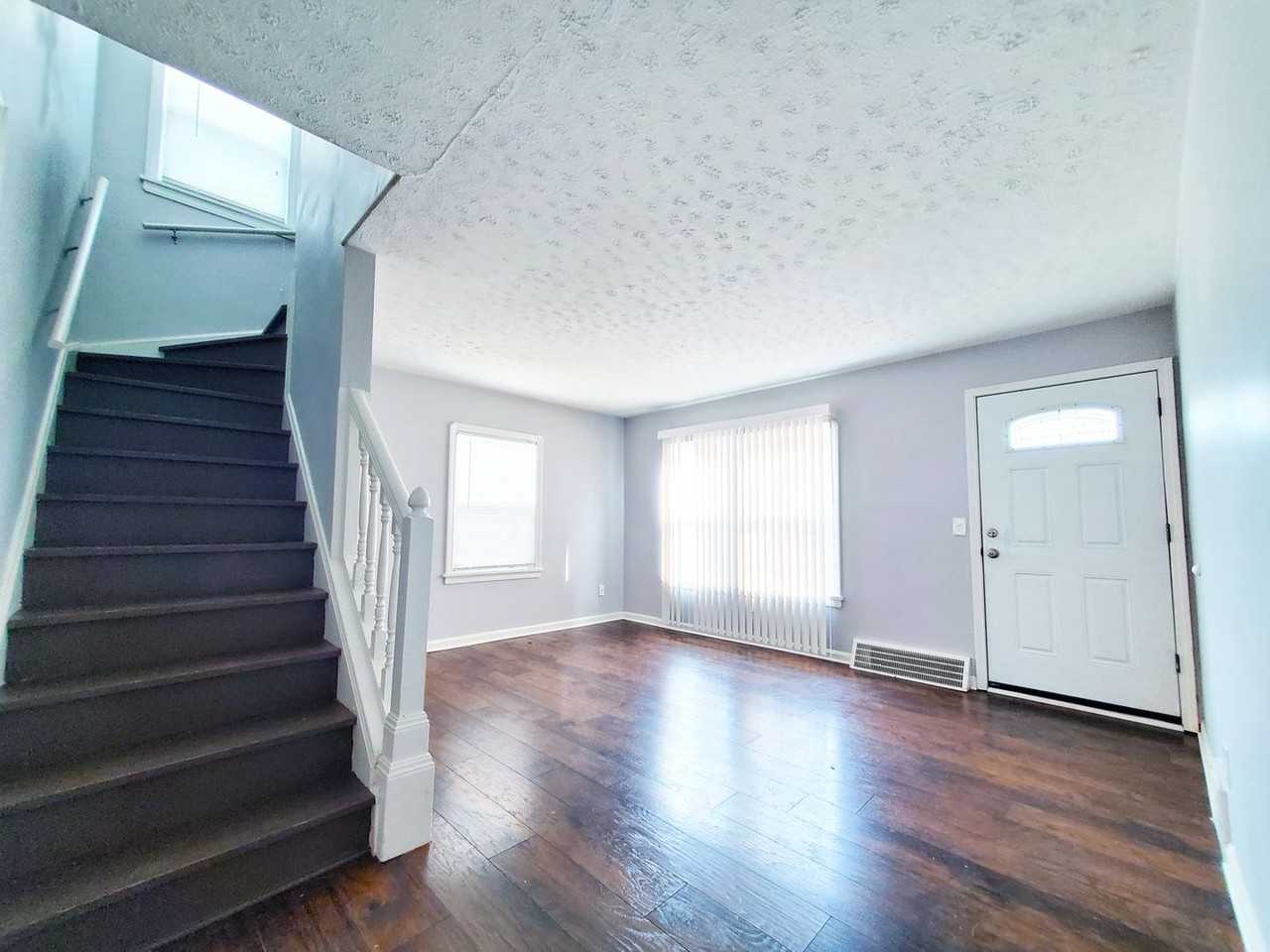 230 E 327th St - Photo 4 of 20