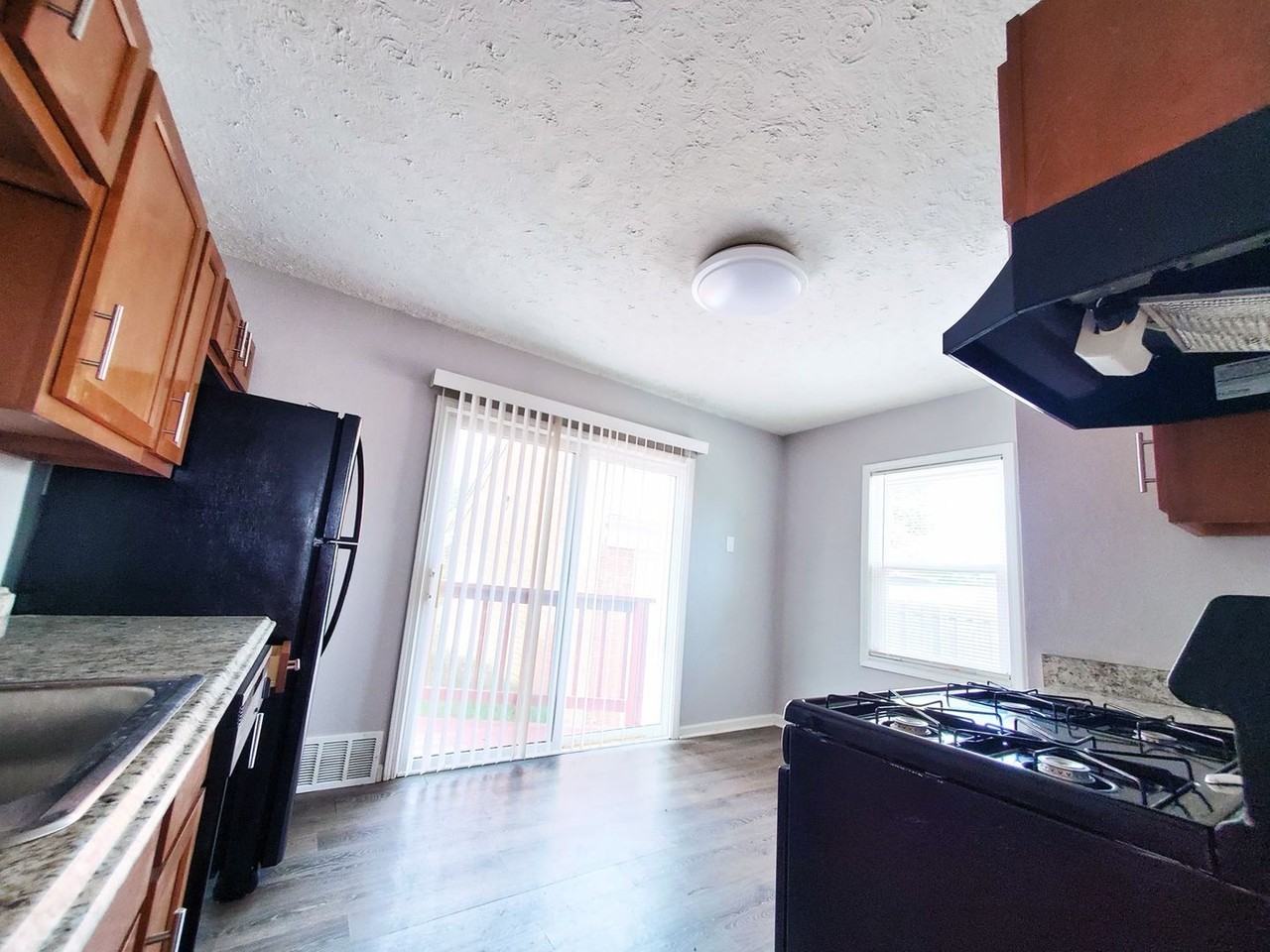 230 E 327th St - Photo 5 of 20