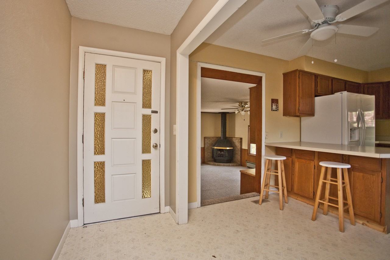 33 Sheneman Dr - Photo 2 of 29