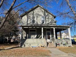 featured image of 816 W 11th St