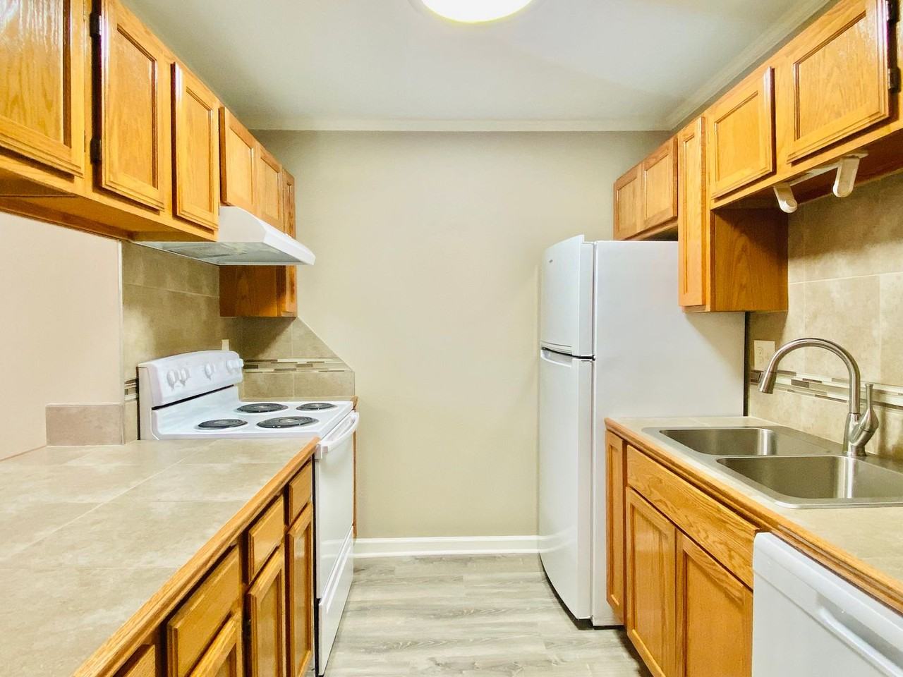 Sharlo Condominiums - AMH LLC - Photo 4 of 8