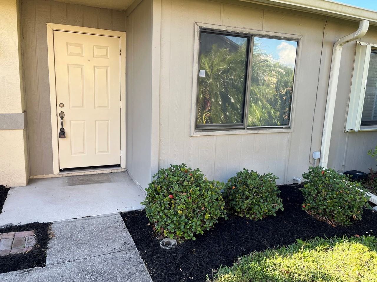 5264 Cedarbend Dr - Photo 2 of 31