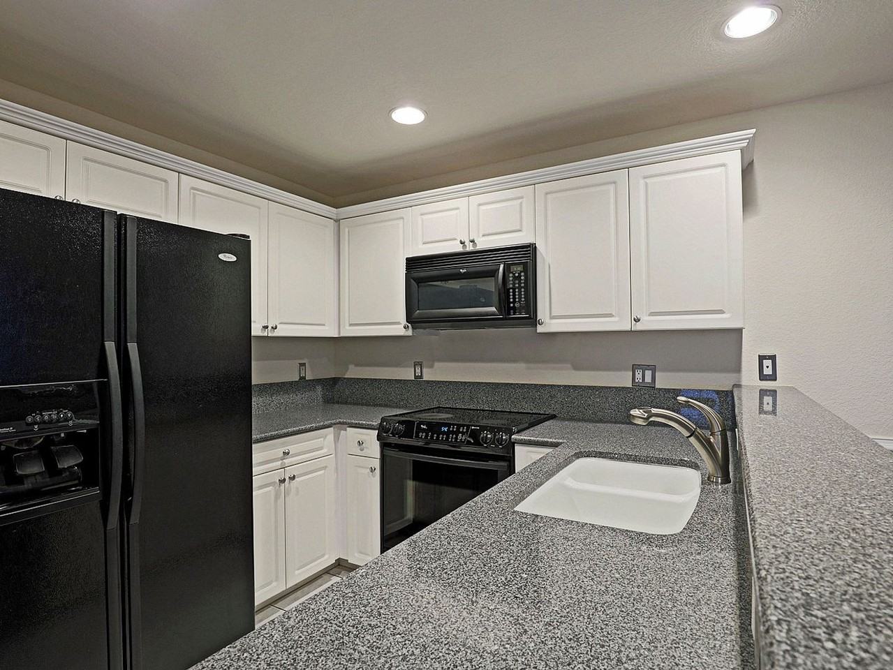 5264 Cedarbend Dr - Photo 5 of 31