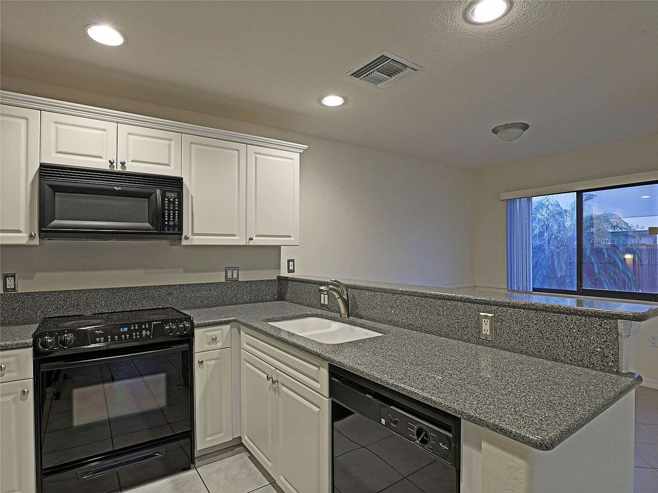 5264 Cedarbend Dr - Photo 6 of 31