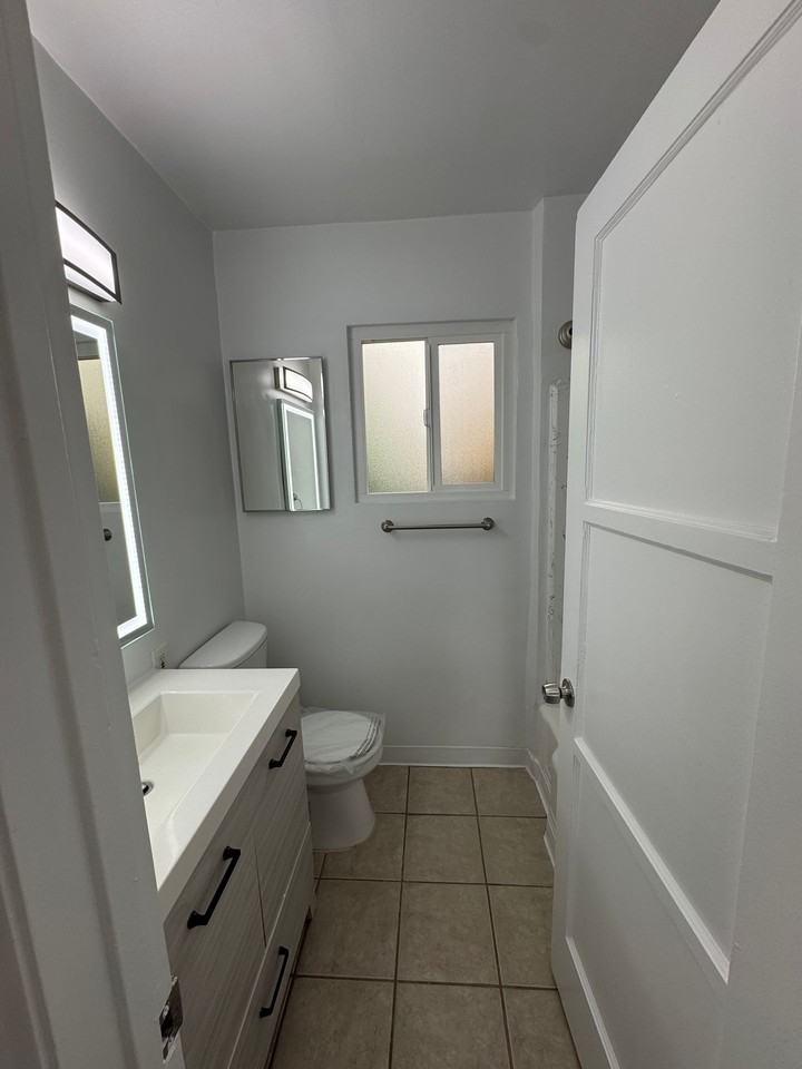 5700 Hazeltine Ave - Photo 6 of 23