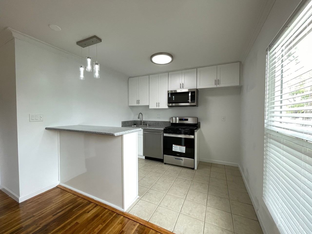5700 Hazeltine Ave - Photo 7 of 23