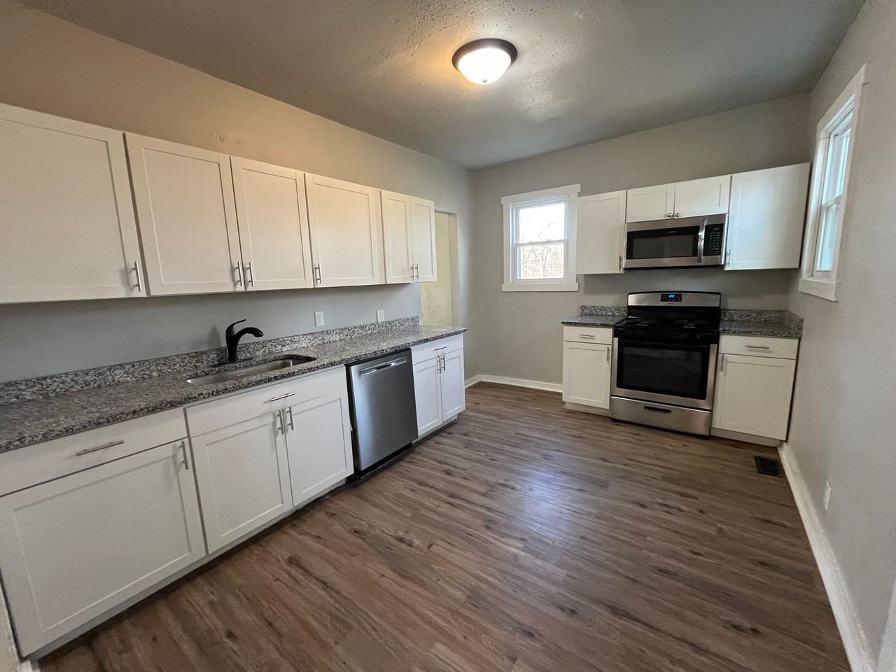 3614 Charles St - Photo 6 of 18