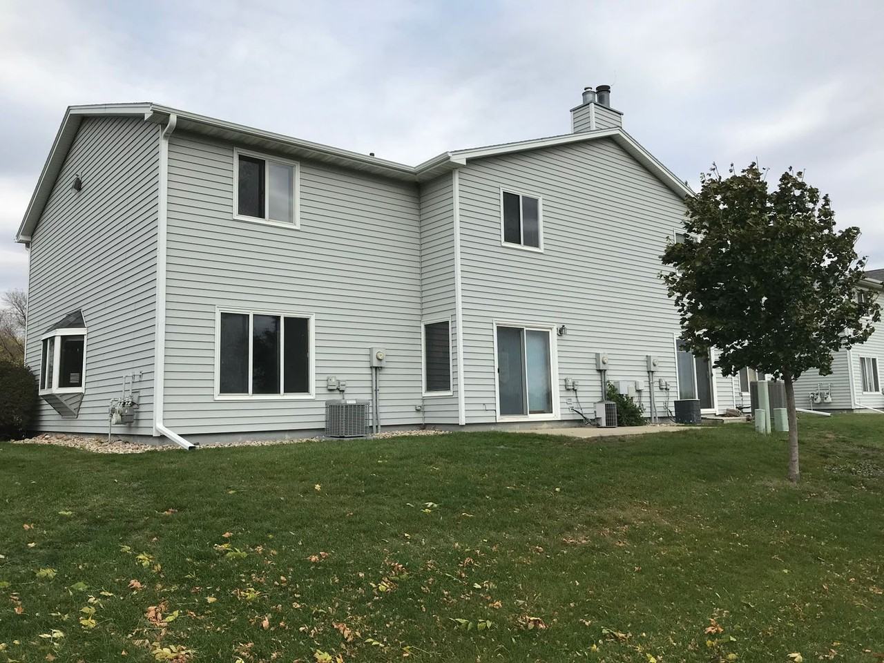 1123 S Bridgeport Pl - Photo 2 of 23