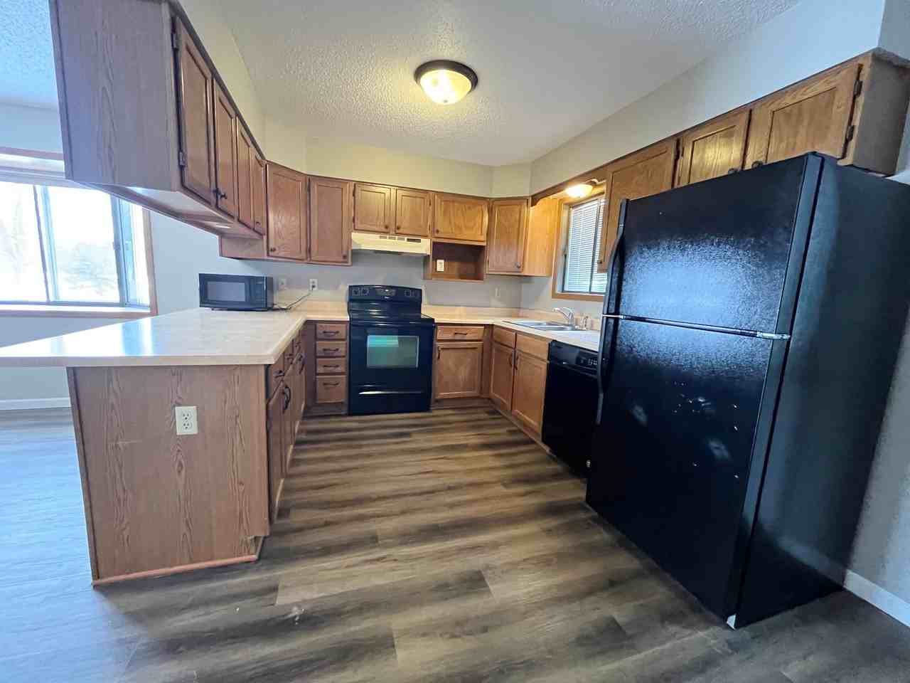 1123 S Bridgeport Pl - Photo 3 of 23