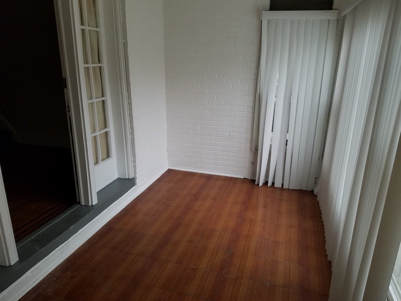 5342 Master St - Photo 2 of 15