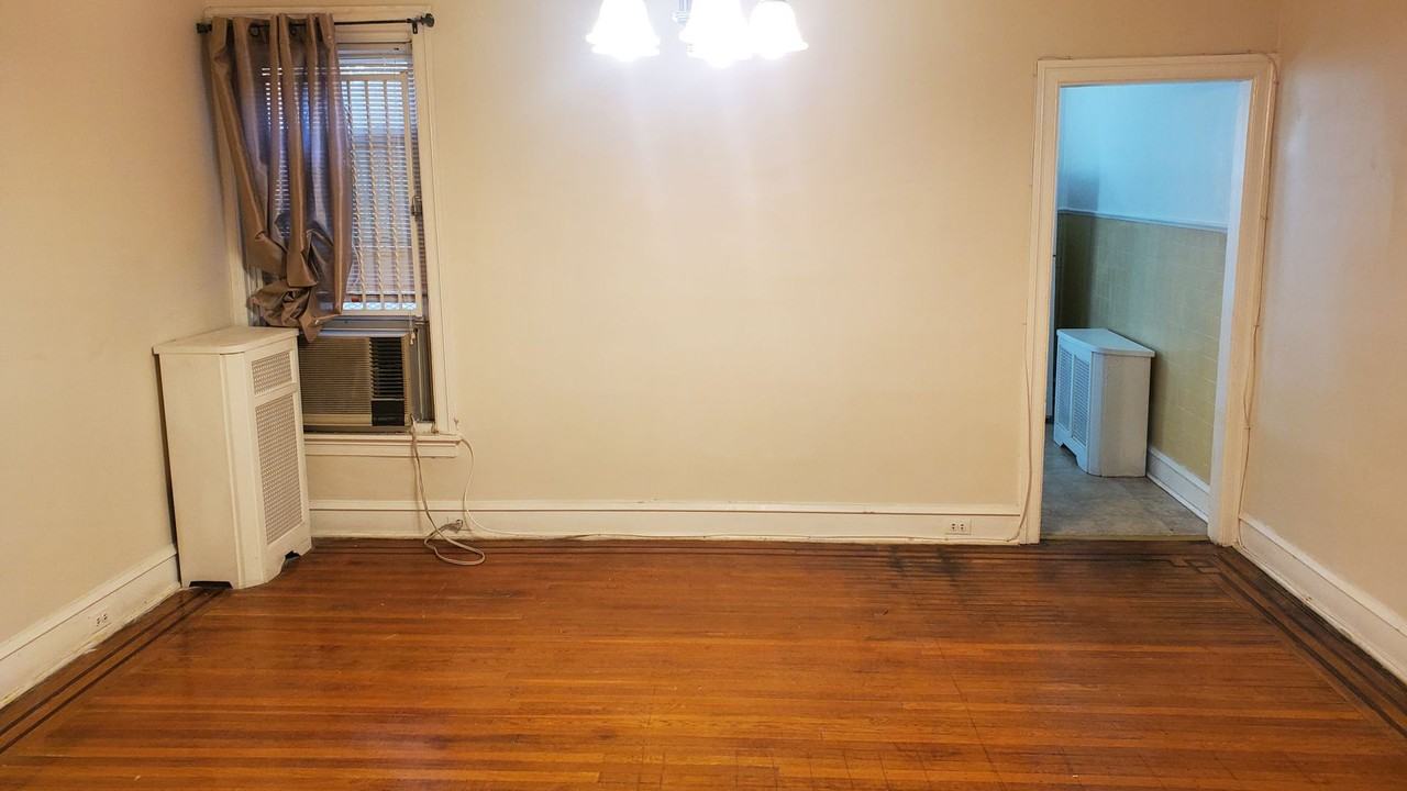 5342 Master St - Photo 4 of 15