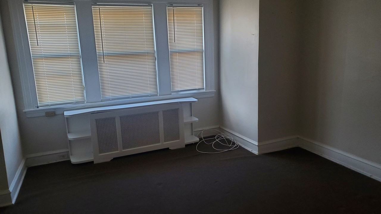 5342 Master St - Photo 6 of 15