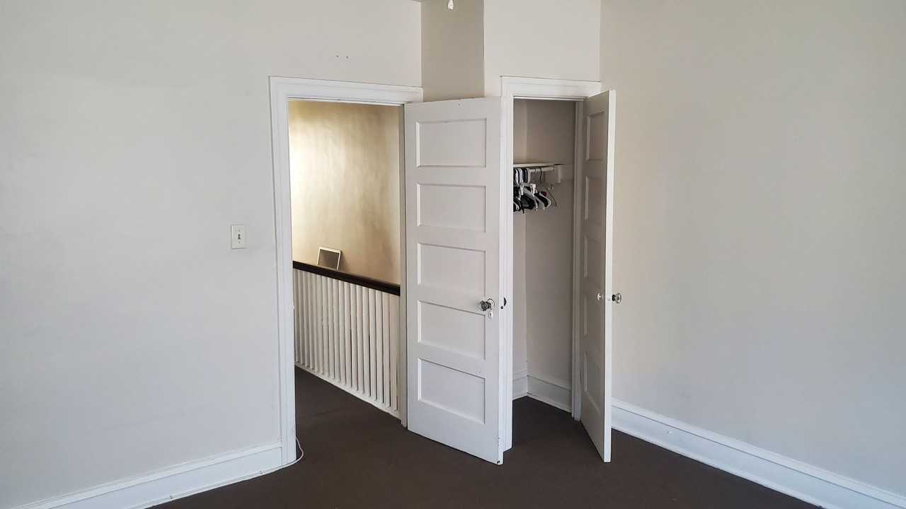 5342 Master St - Photo 7 of 15