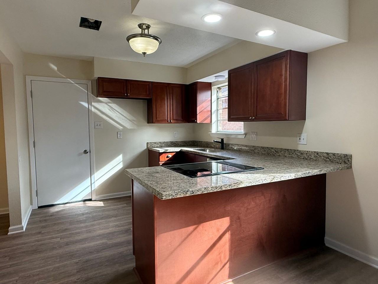 101 Marin Cir - Photo 3 of 22