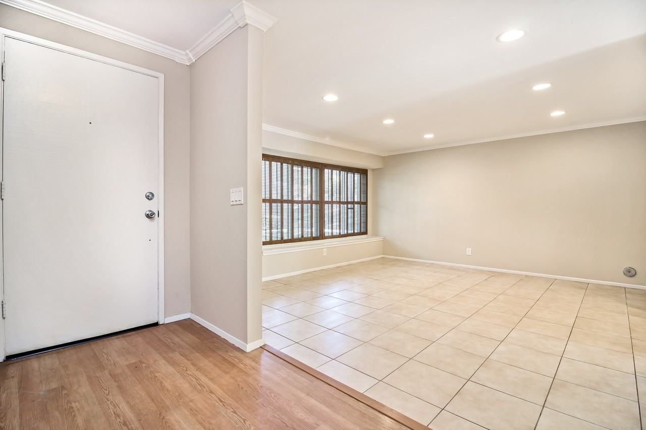 21804 Lake Vista Dr - Photo 3 of 47