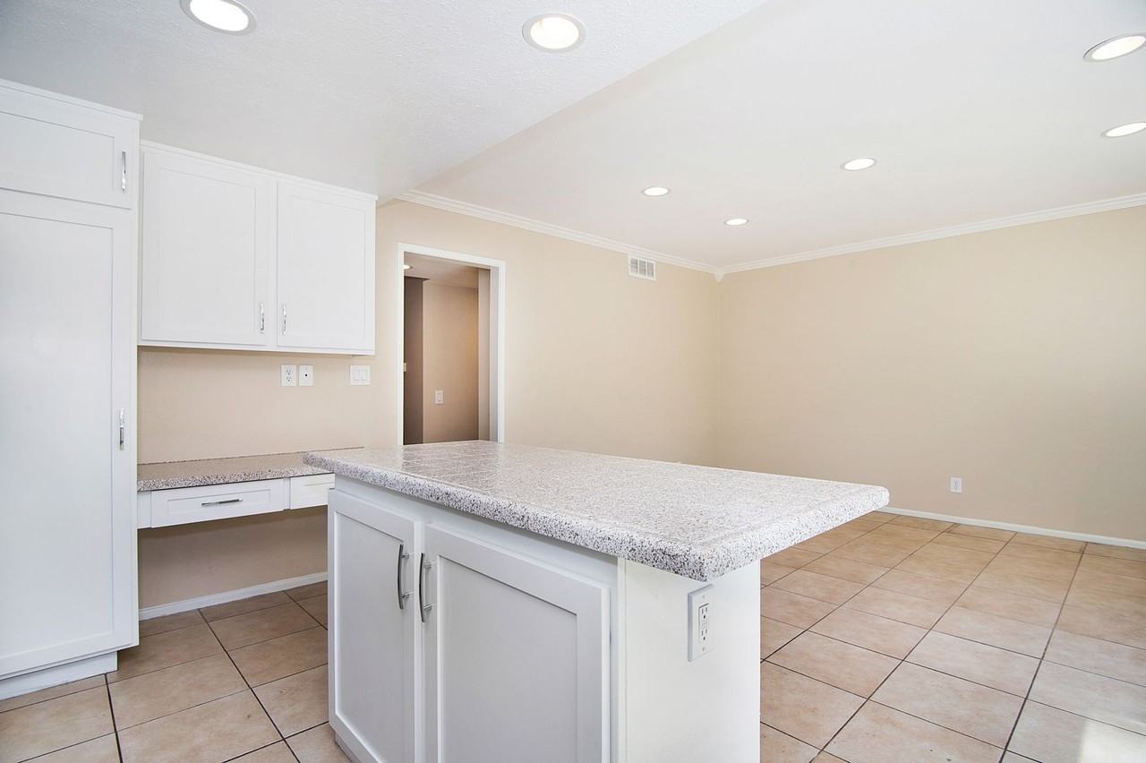 21804 Lake Vista Dr - Photo 6 of 47