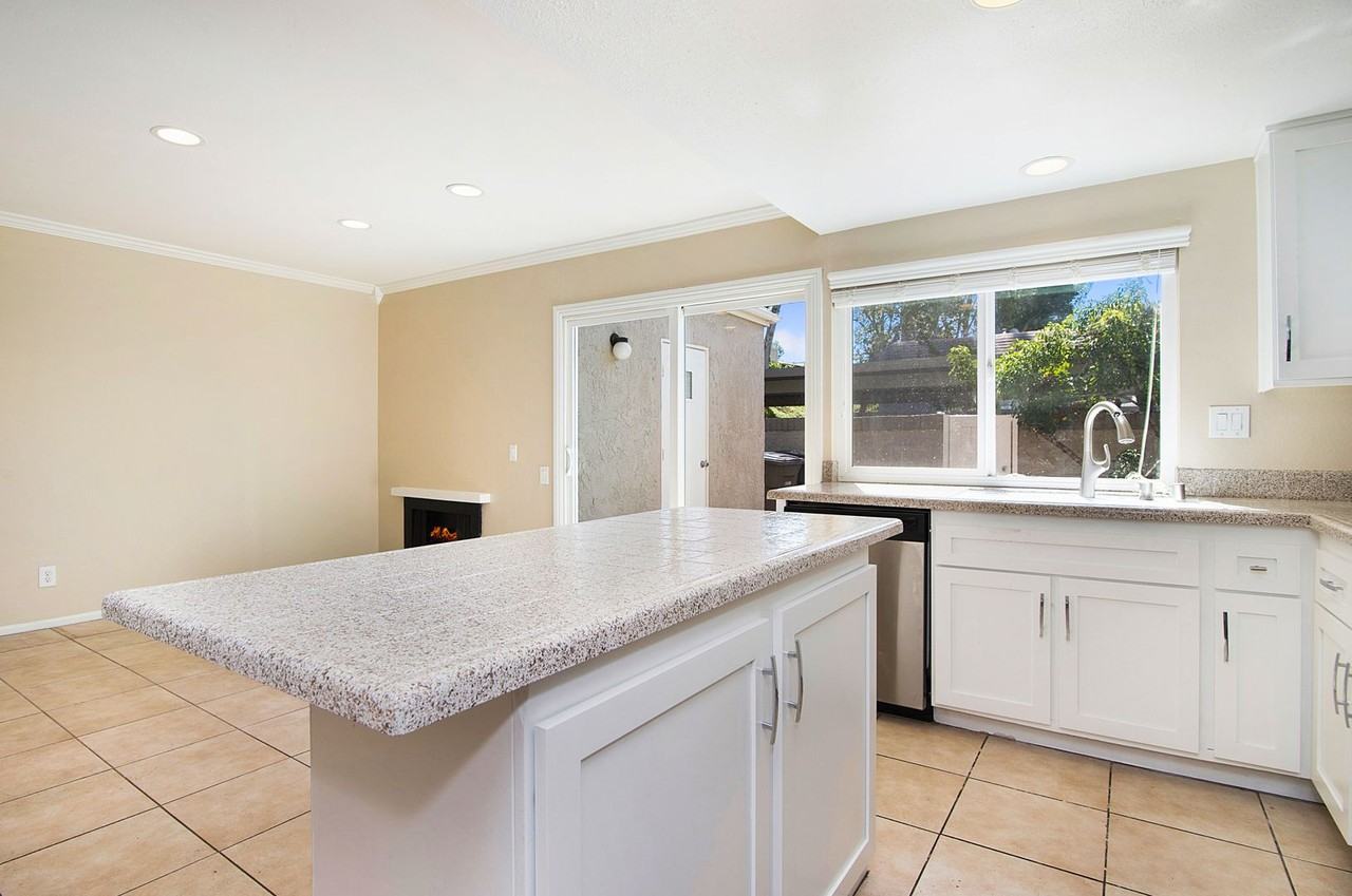 21804 Lake Vista Dr - Photo 7 of 47