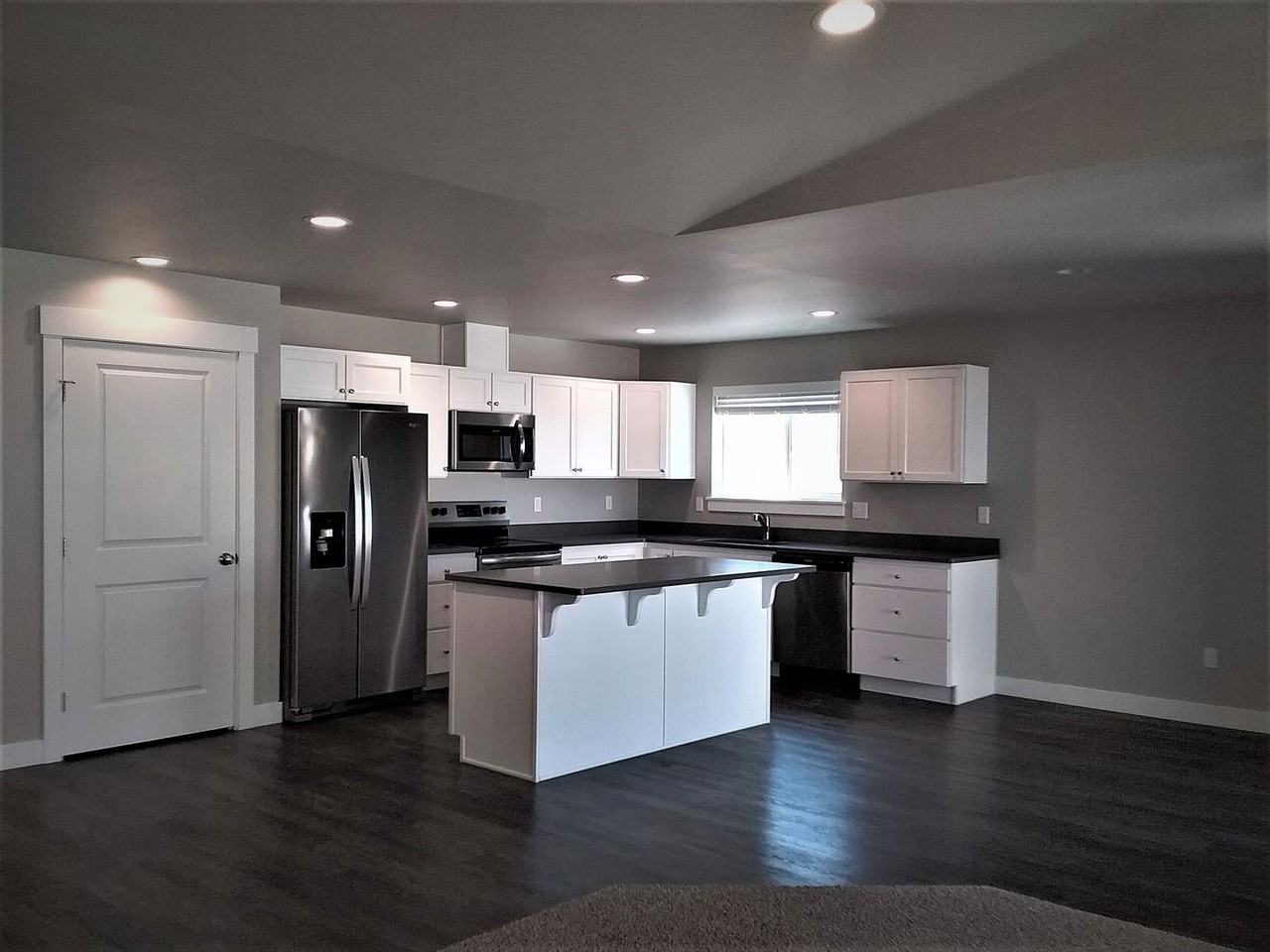 2285 2nd St Se - Photo 2 of 16