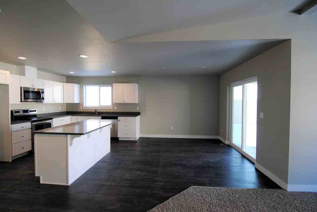 2285 2nd St Se - Photo 6 of 16