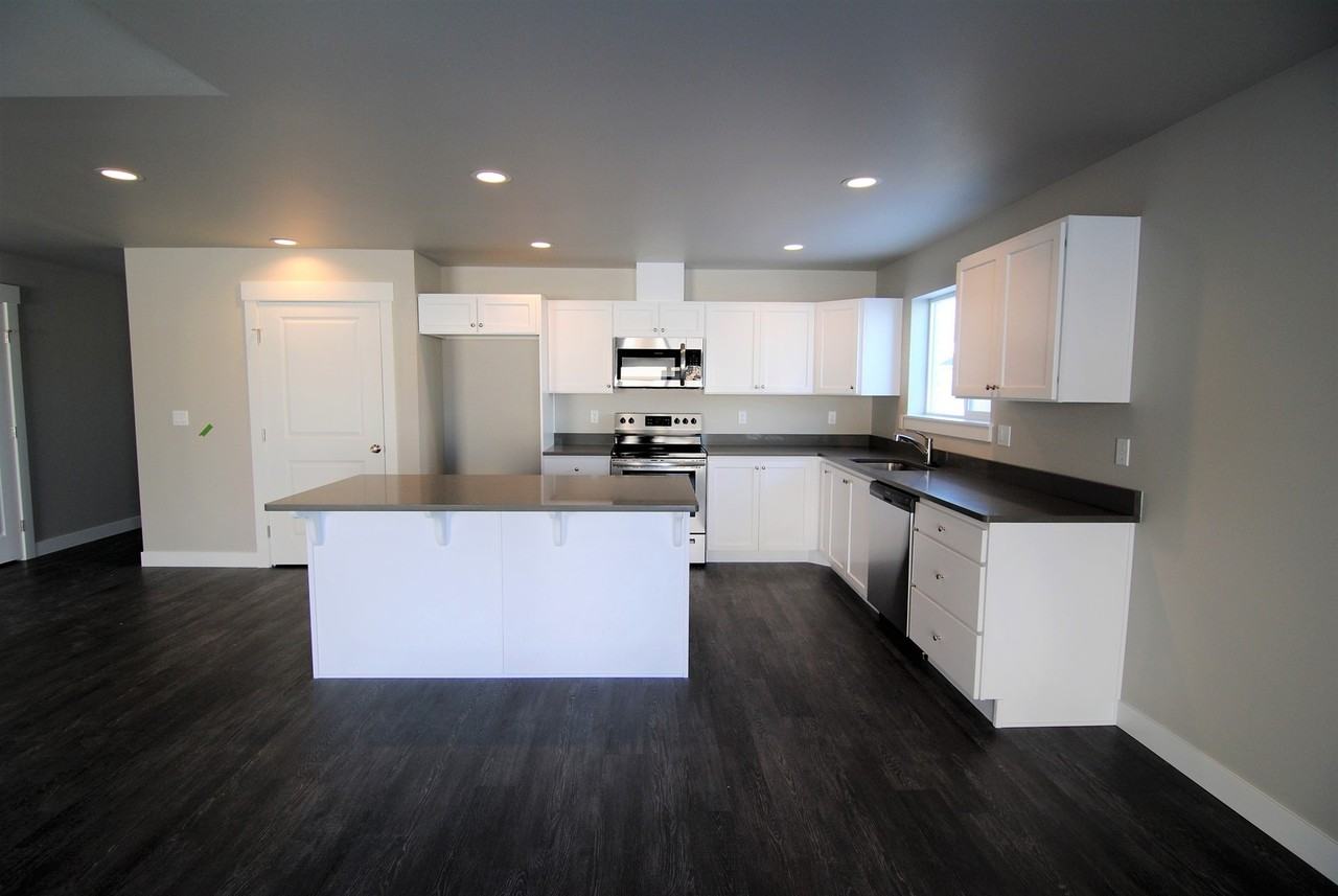 2285 2nd St Se - Photo 7 of 16