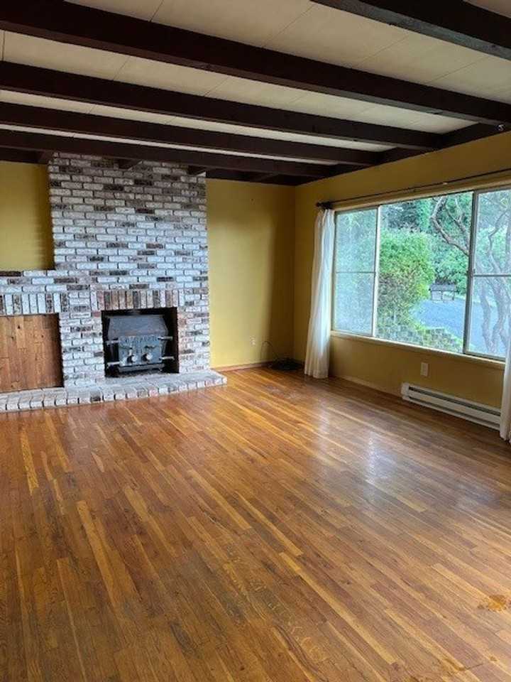 29287 Wallace St - Photo 4 of 12