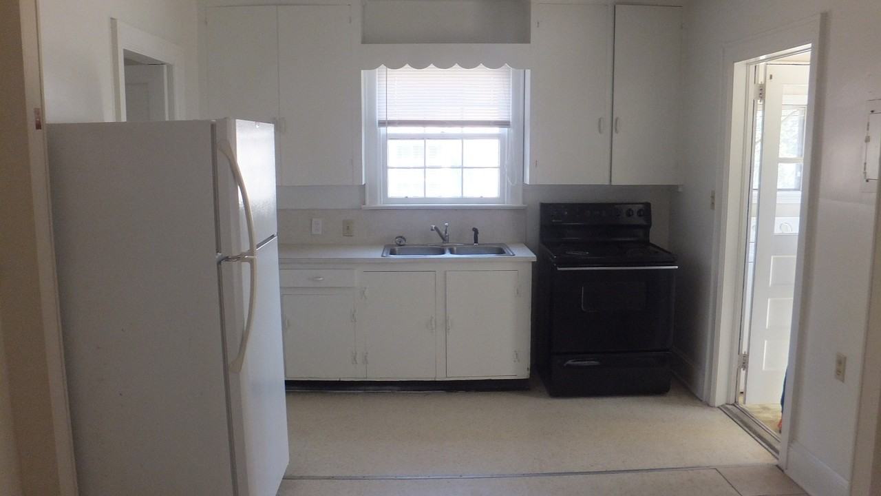 1336 Saint Julien St - Photo 3 of 9