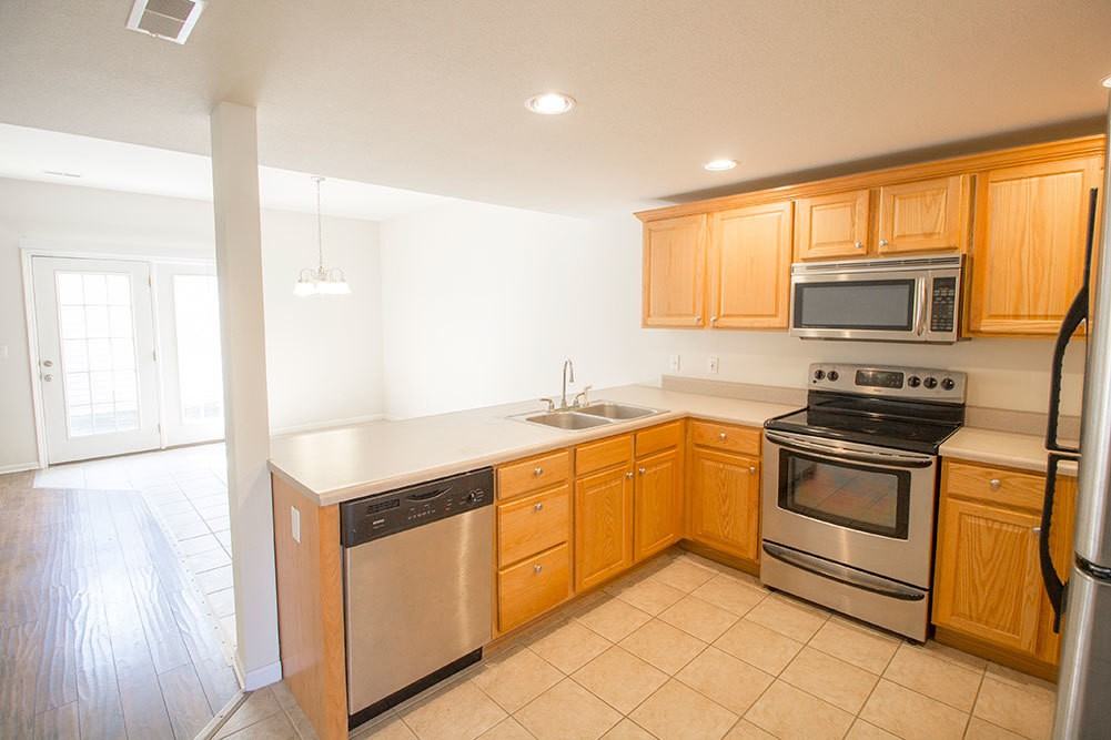 1930 Center St - Photo 5 of 44