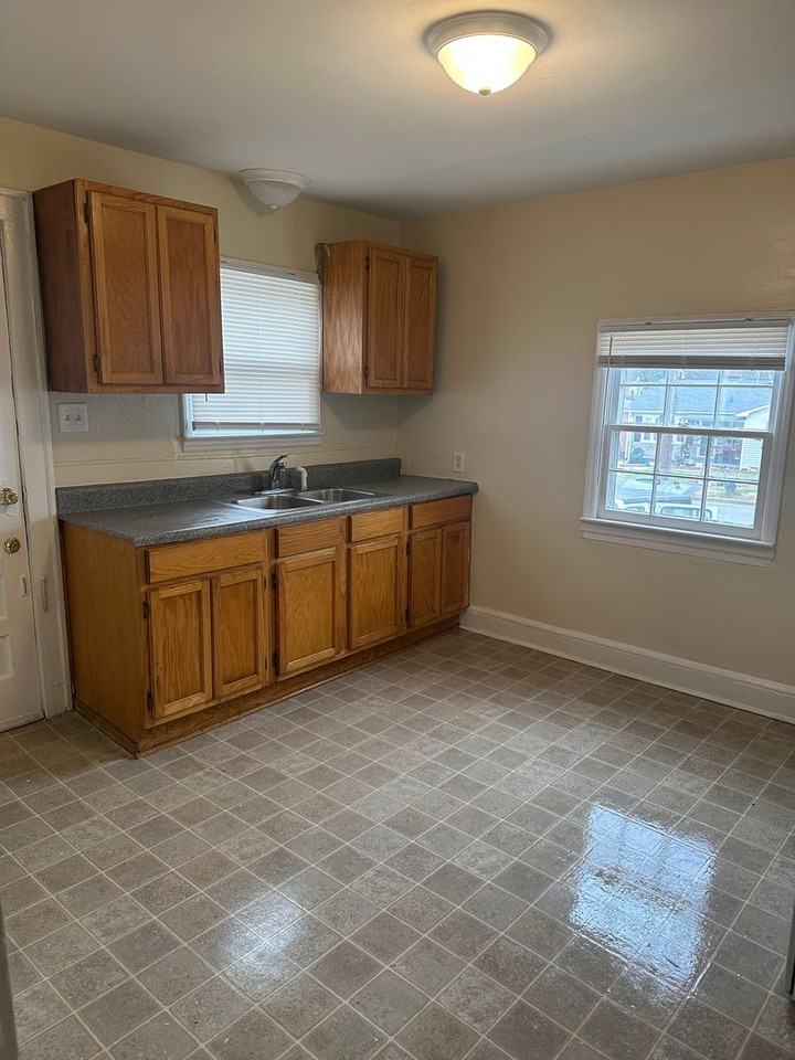 2905 Ne Gilmer Ave - Photo 2 of 9