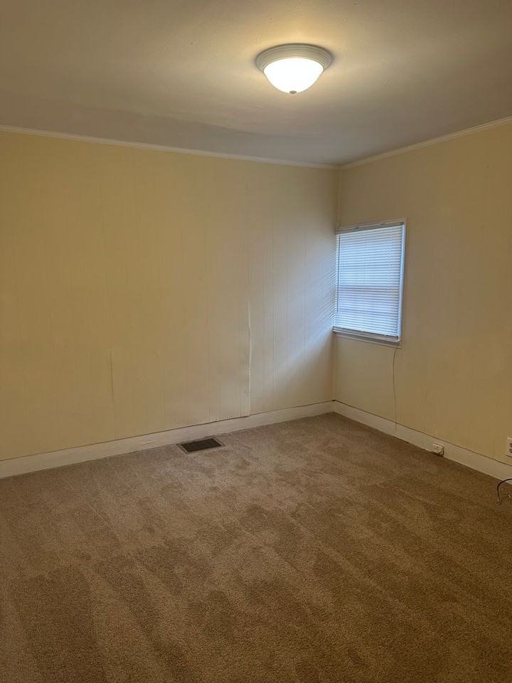 2905 Ne Gilmer Ave - Photo 3 of 9