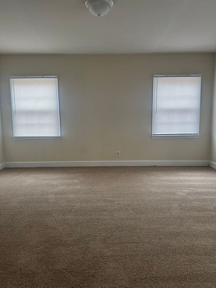 2905 Ne Gilmer Ave - Photo 7 of 9