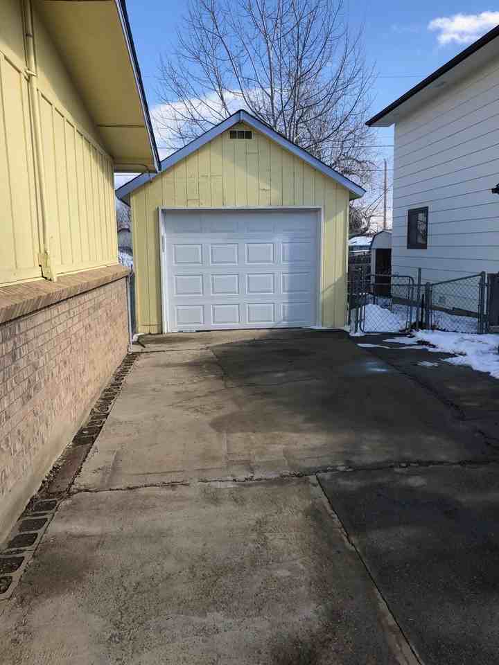 1906 Diana Dr - Photo 2 of 11